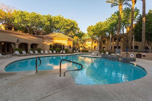Resort-style 1BR | Walkable | Putting Green | Pool