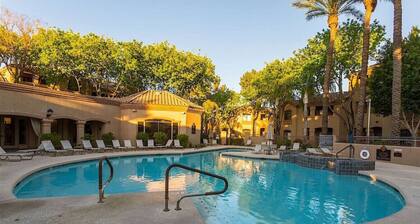 Resort-style 1BR | Walkable | Putting Green | Pool