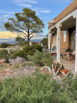 Terrace/patio - Desert Retreat House with Pool and Casita 15 minutes from Downtown  (Santa Fe)
