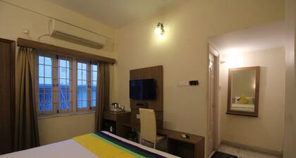 Deluxe AC Room at Anamitra Guest House #1