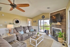 Smart TV, fireplace, books