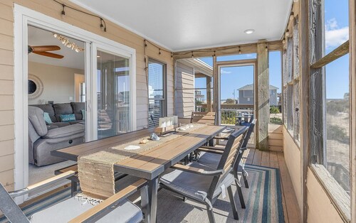 "Parked In The Sand"Corolla 4x4 beach house Ocean views and wild horses!