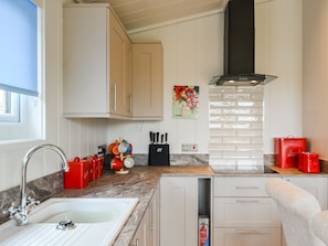 Dishwasher, cookware/dishes/utensils