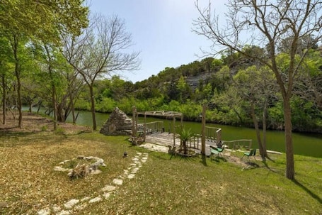 Property grounds. Unit 5 2-Bedroom Boho Unit by San Gabriel River
