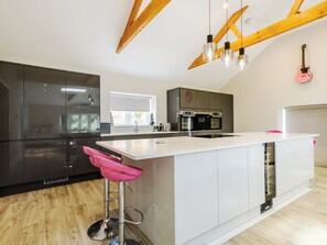 Dishwasher, freezer - The Gallery Barn - UK39368 (Swafield)