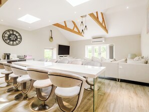 Dining - The Gallery Barn - UK39368 (Swafield)