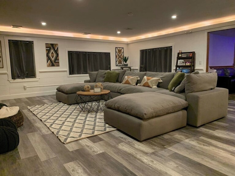 The Winsor Lodge | Saco River Group Retreat With Bar, Arcade, Hot Tub & Sauna - Conway, NH