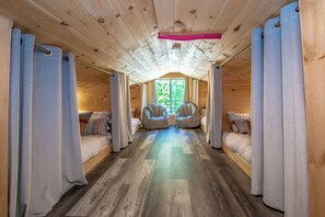 6 makuuhuonetta, silitysrauta/-lauta, Wi-Fi, vuodevaatteet