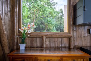 客房, 多张床, 海洋景观, 花园 | 免费 WiFi、床单