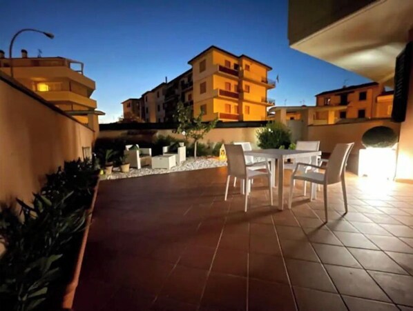 تناول الطعام بالخارج