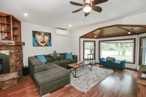 Smart TV, fireplace, stereo