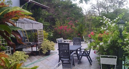 romantic hide away 20 mins from beach