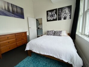 2 bedrooms, Internet, bed sheets