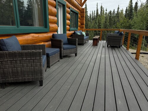 Private Log Cabin in Goldstream Valley of Fairbanks