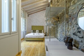 1 bedroom, iron/ironing board, free WiFi