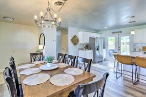 Dining - Merritt Island Oasis w/ Pool ~ 7 Mi to Beach! (Merritt Island)