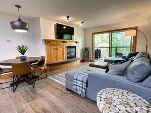Smart TV, fireplace - Targhee Creekside Condo - direct shuttle service to Targhee! (Driggs)