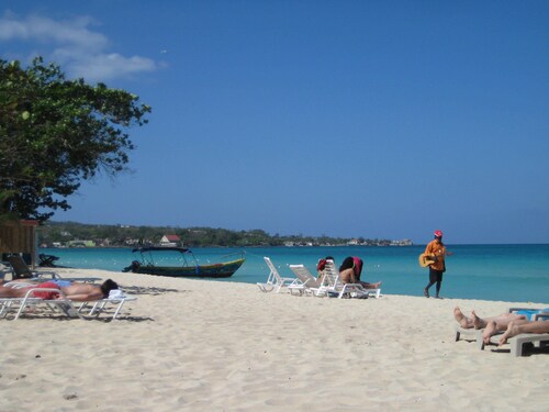 Lovely Studio With Pool On Beach 