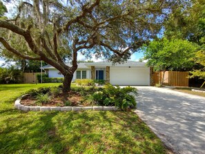 Exterior - Relax & unwind—enclosed private pool, fenced yard, many amenities & attractions! (Inverness)