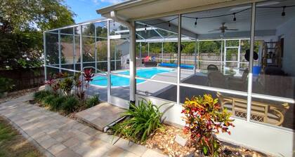 Relax & unwind—enclosed private pool, fenced yard, many amenities & attractions!