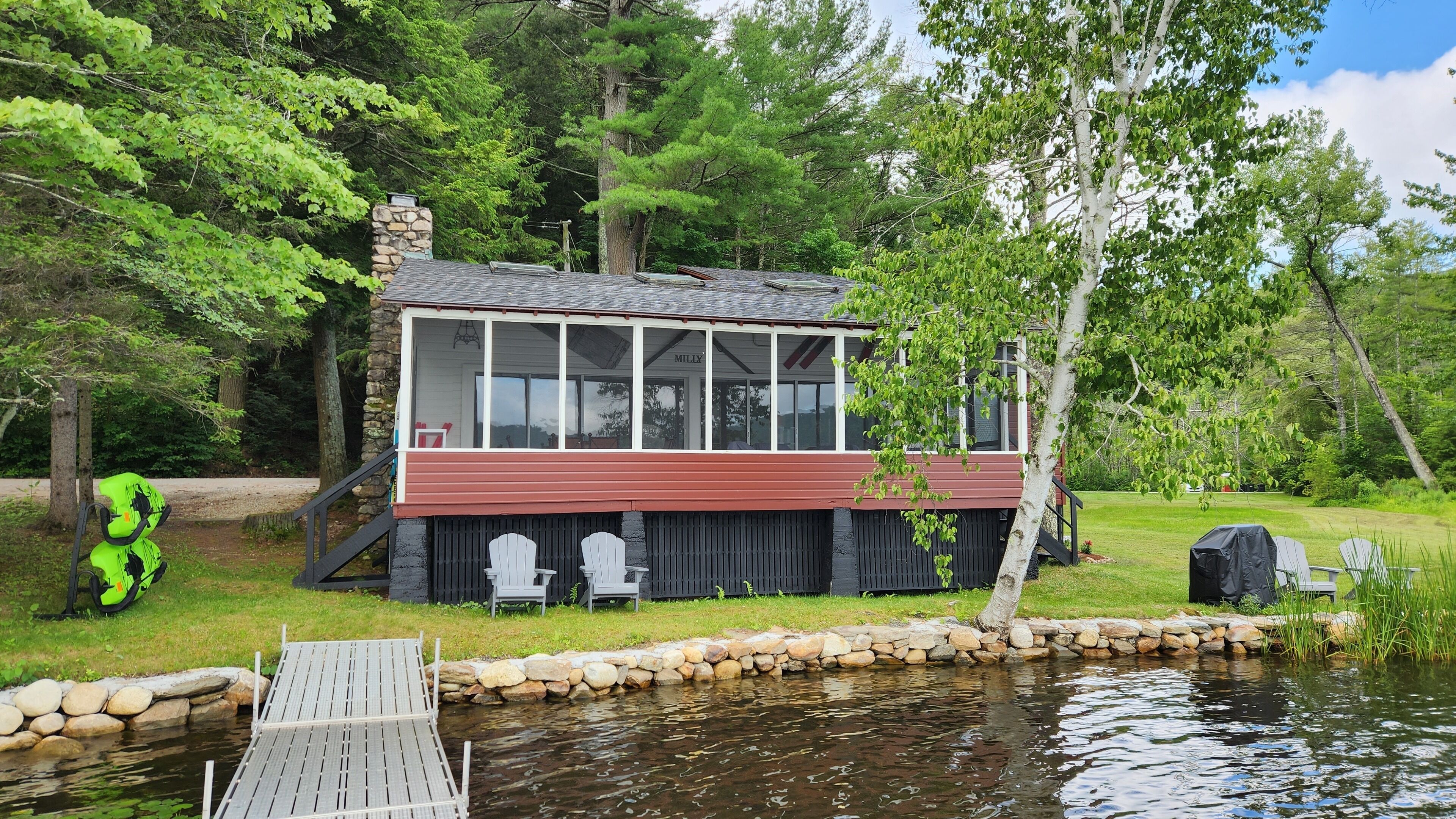 Lake Buel Lakefront - 4 Bedrooms with private dock