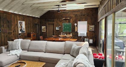 Lake Buel Waterfront - 4 Bedrooms with private dock