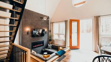 Smart TV, fireplace, DVD player, books