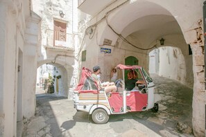 Property grounds - For two couples - 2 doubles - 2 bathrooms with shower - sleeps 4 - wifi - AC (Ostuni)