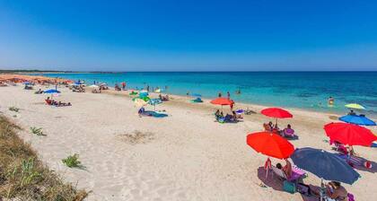 For two couples - 2 doubles - 2 bathrooms with shower - sleeps 4 - wifi - AC
