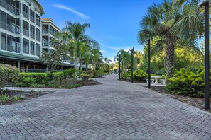 Property grounds - 3 Bedrooms condo 10min to Disney attractions! (Winter Garden)