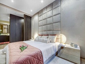 1 bedroom, bed sheets