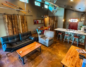 Smart TV - NW Modern, River, Old Mill near Downtown (Bend)