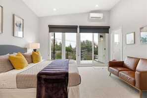 4 Schlafzimmer, Schreibtisch, Bügeleisen/Bügelbrett, Reisekinderbett