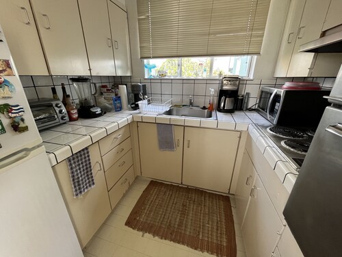 Golden Gate Bridge View and Close to Union St. Restaurants/Bars/Shops