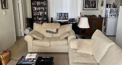 Golden Gate Bridge View and Close to Union St. Restaurants/Bars/Shops