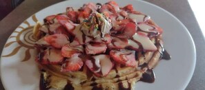 Daily to-go breakfast (MXN 80 per person)