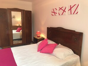 2 bedrooms, iron/ironing board, travel cot, free WiFi