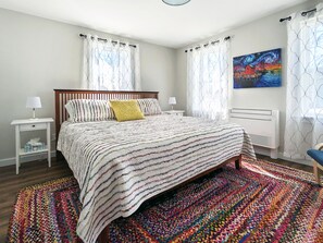 3 bedrooms, desk, iron/ironing board, travel crib