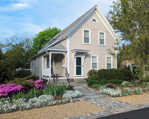 The Nest at Pigeon Cove: Modern farmhouse with all the comforts of home!