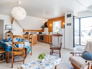 Dining - Lovely apartment for 6 guests with WIFI, TV and balcony (La Trinité-sur-mer)