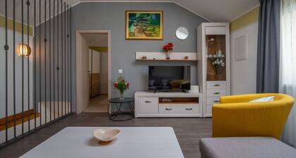 Stunning private villa for 10 guests with WIFI, private pool, A/C, TV and terrace