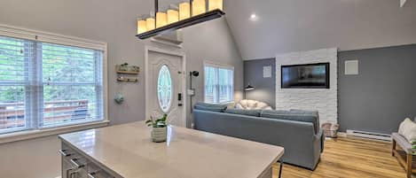 TV, fireplace