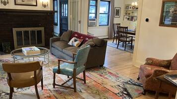 Smart TV, fireplace, Hulu, books