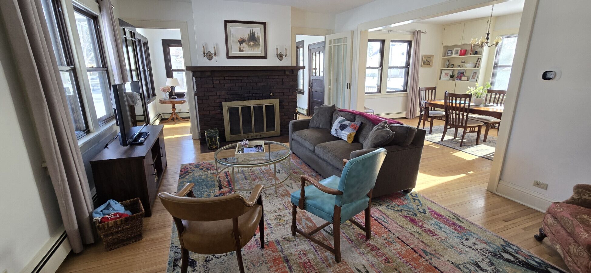 スマートテレビ、暖炉、Hulu、書庫