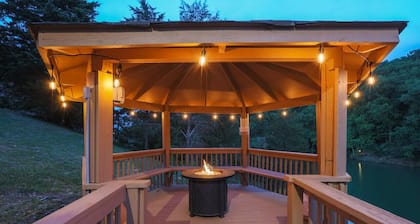 3 bed, 3 bath Lakeside Retreat