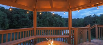 3 bed, 3 bath Lakeside Retreat