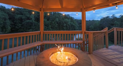 3 bed, 3 bath Lakeside Retreat