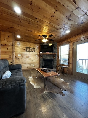 电视、壁炉、电子游戏