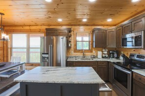 冰箱、微波炉、烤箱、炉灶