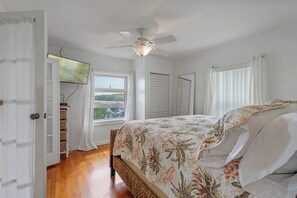 2 bedrooms, iron/ironing board, free WiFi, bed sheets - Waterfront Port Orange Cottage w/ Private Dock, River Views & Beach-Town Charm (Port Orange)